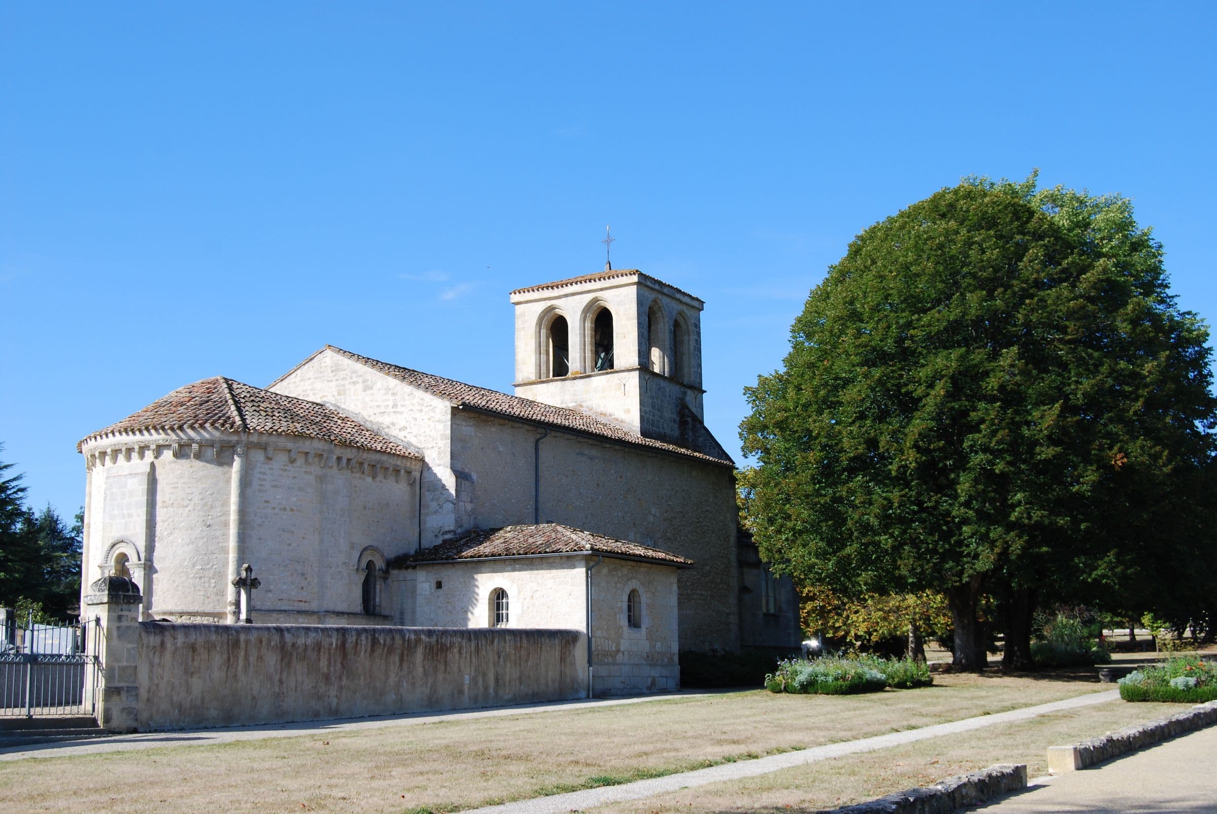 Église romane Saint-Seurin d'Artigues-près-Bordeaux