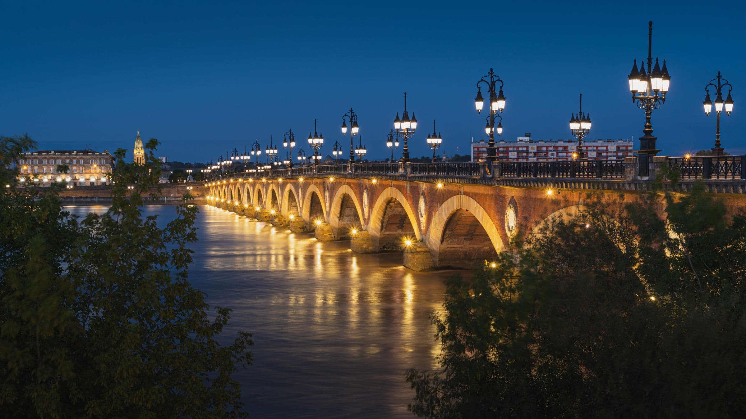 Le pont de pierre à l'heure bleue, vers La Bastide