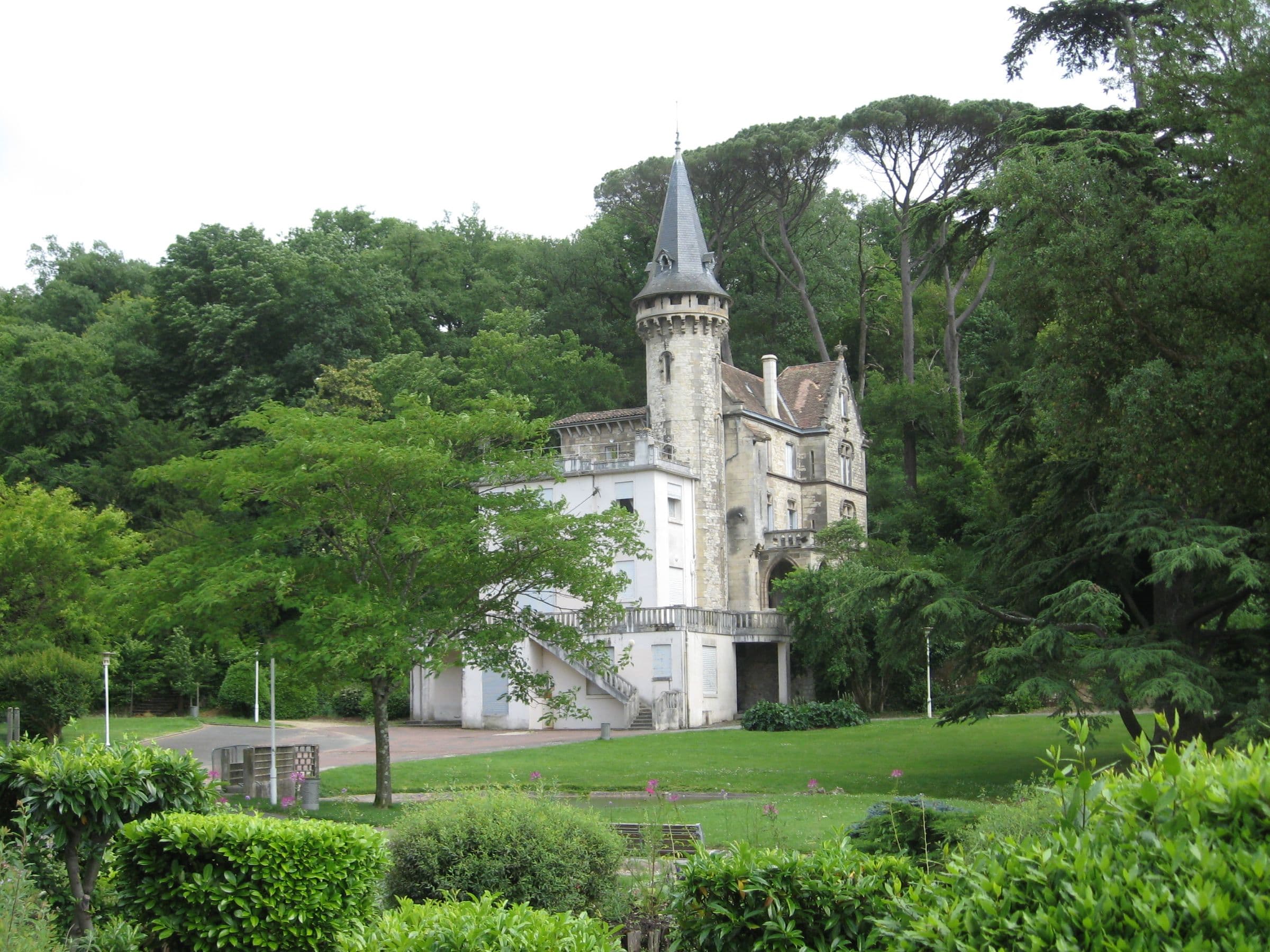 Château du Castel dans le parc du Castel, à Floirac