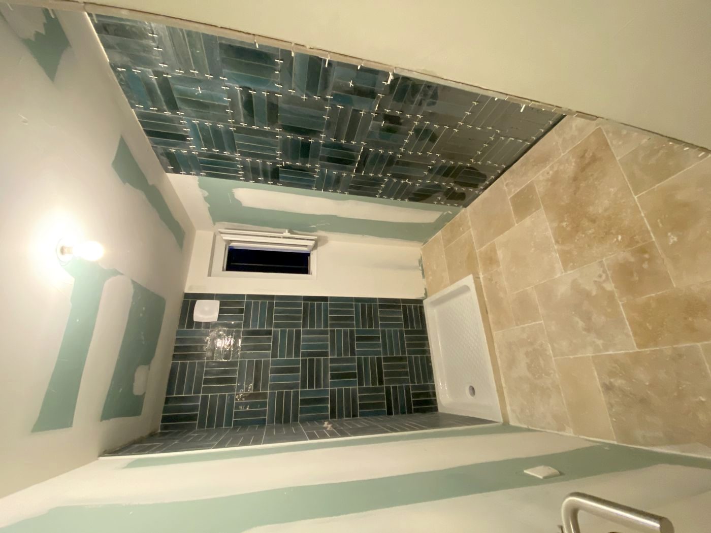 Baignoire et vasque, faïence vert sauge — NS BAT 33 Cenon