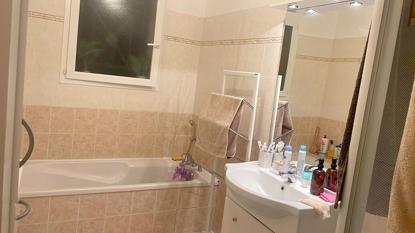 Salle de bain avant travaux de rénovation — NS BAT 33 Cenon